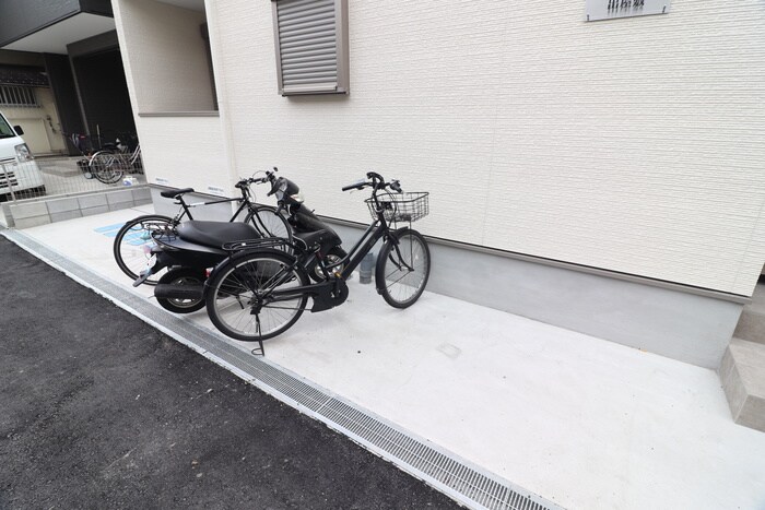 物件外観写真4　(駐輪場)