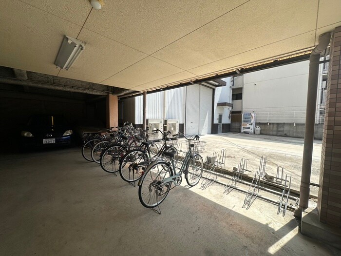 物件外観写真6　(駐輪場)