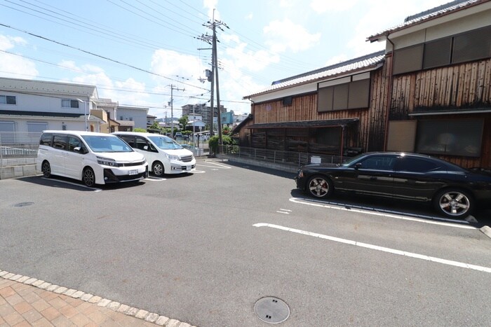 物件外観写真4　(駐車場)