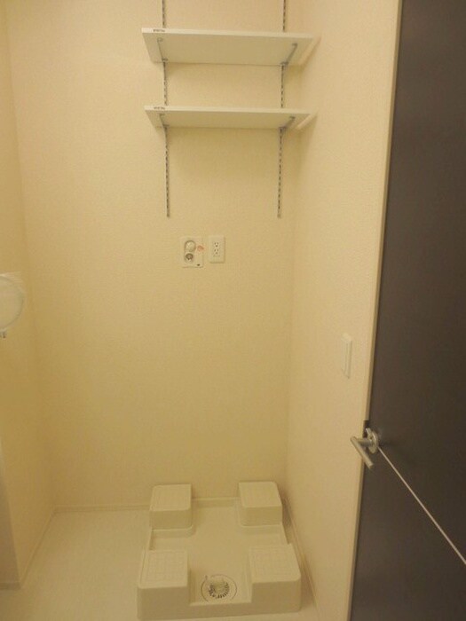 物件内観写真14　(洗濯機置場)