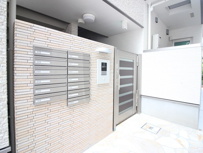 物件外観写真5　(エントランス部分)