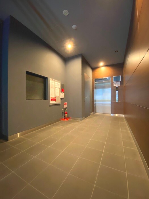 物件外観写真6　(エントランス部分)