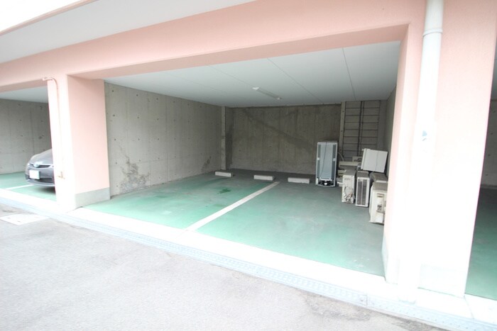 物件外観写真3　(駐車場)