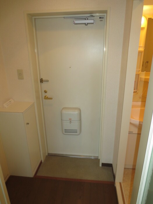 物件内観写真11　(玄関)