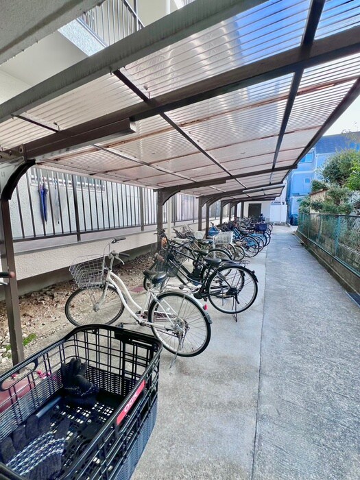 物件外観写真4　(駐輪場)