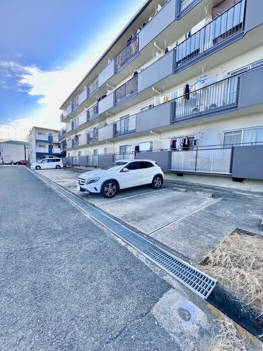 物件外観写真6　(駐車場)