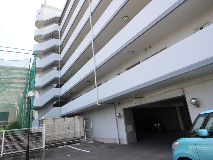 物件外観写真5　(駐車場)