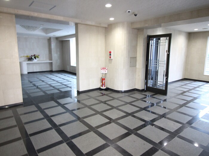 物件外観写真6　(エントランス部分)