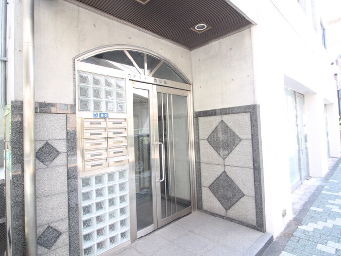 物件外観写真2　(エントランス部分)