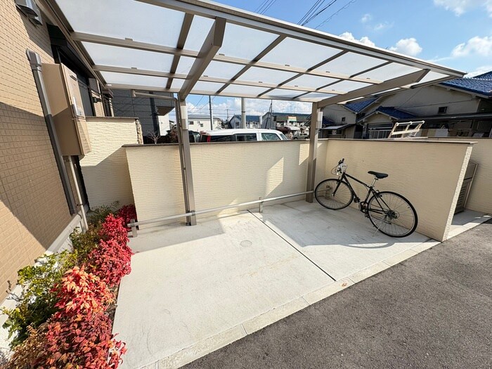 物件外観写真4　(駐輪場)