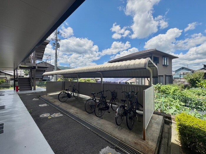 物件外観写真3　(駐輪場)