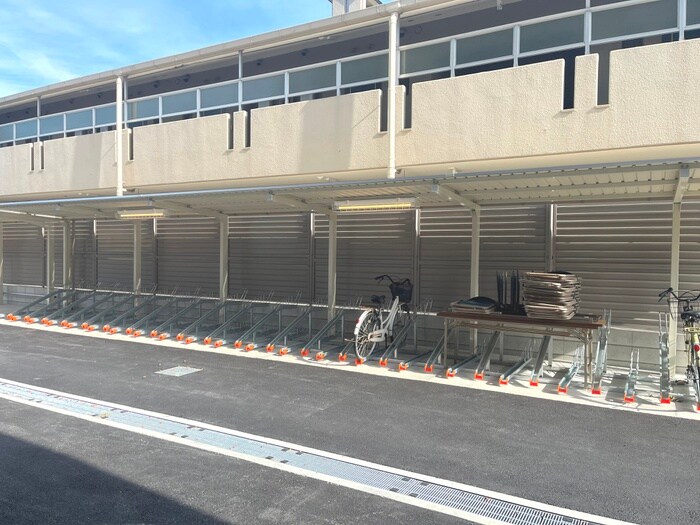 物件外観写真4　(駐輪場)