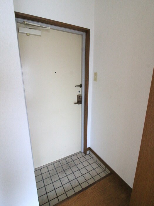 物件内観写真7　(玄関)