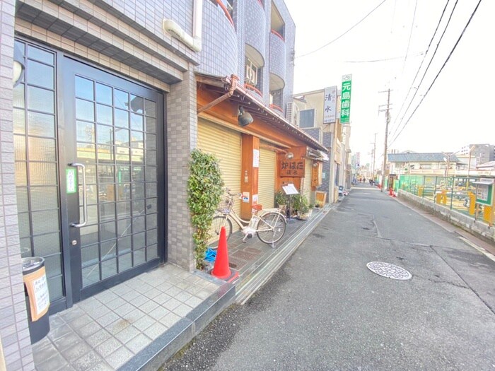 物件外観写真5　(エントランス部分)