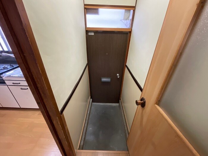 物件内観写真12　(玄関)