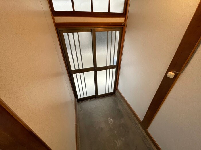物件内観写真13　(玄関)
