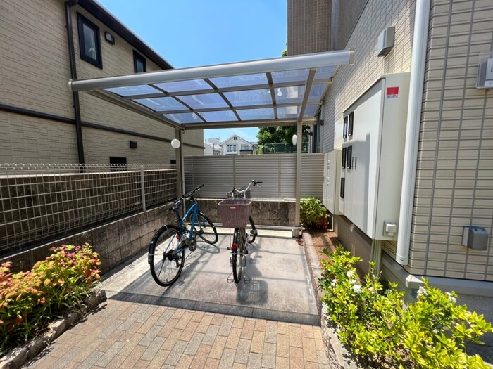 物件外観写真3　(駐輪場)