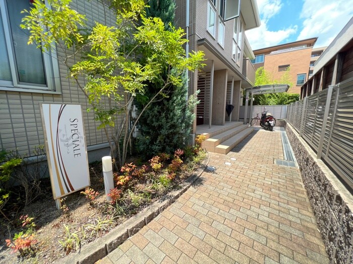 物件外観写真5　(エントランス部分)