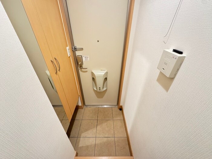 物件内観写真13　(玄関)