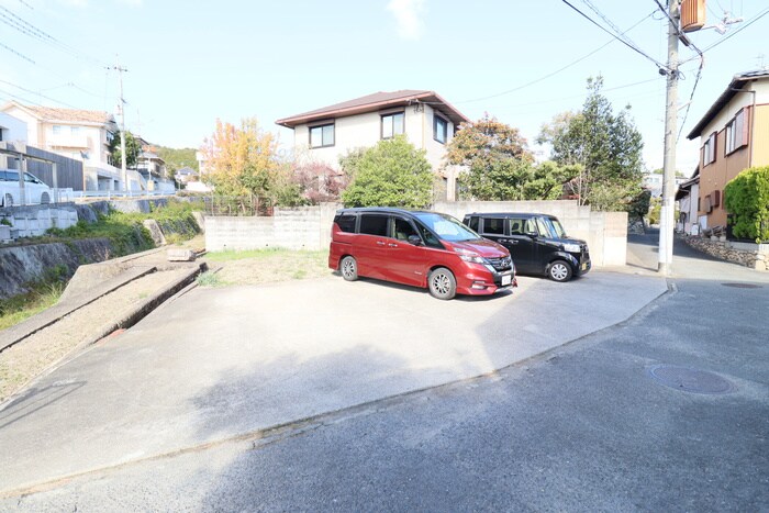 物件外観写真3　(駐車場)