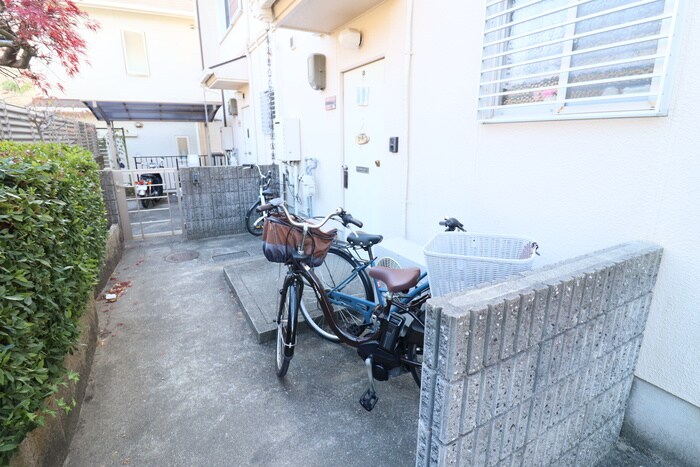 物件外観写真6　(駐輪場)