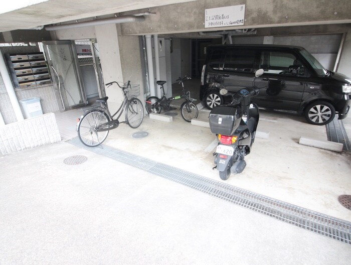 物件外観写真3　(駐輪場)