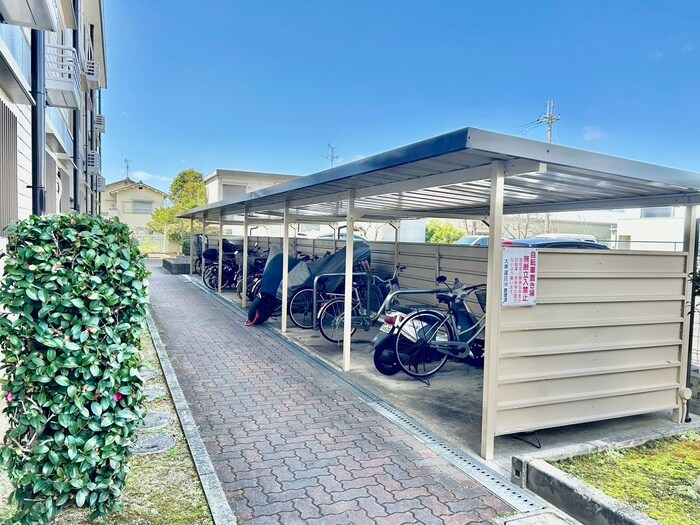 物件外観写真5　(駐輪場)