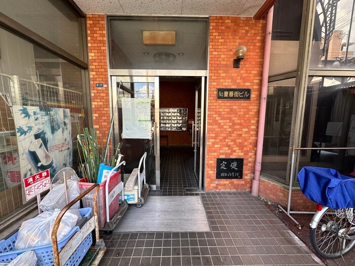 物件外観写真3　(エントランス部分)