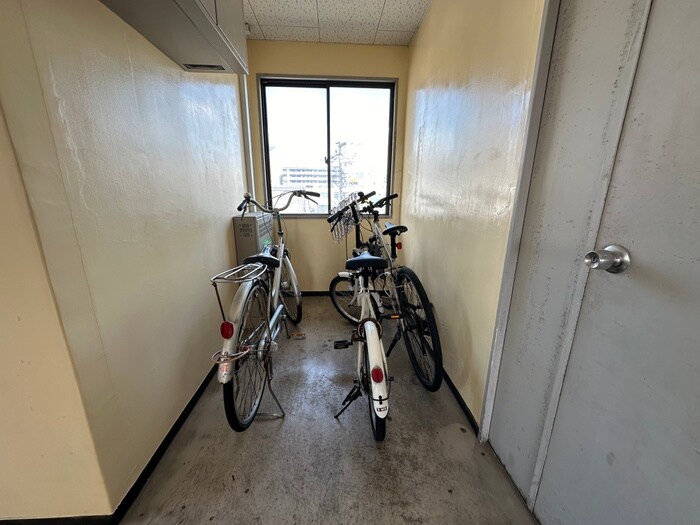 物件外観写真5　(駐輪場)