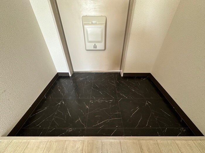 物件内観写真15　(玄関)