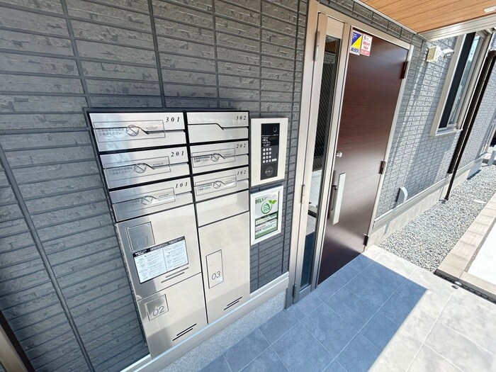 物件外観写真3　(エントランス部分)