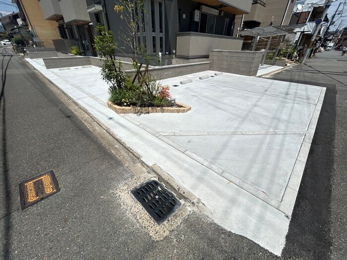 物件外観写真5　(駐車場)