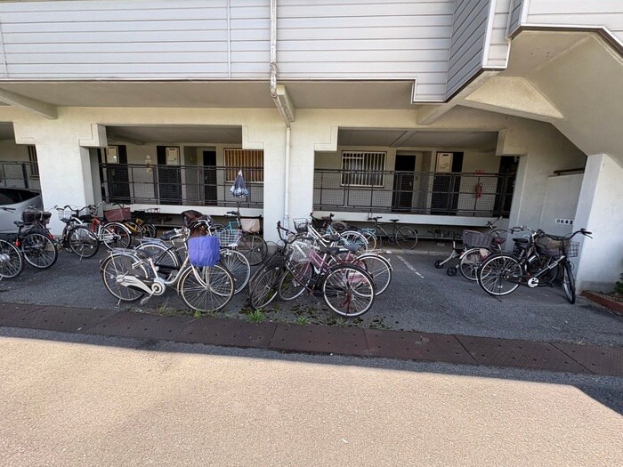 物件外観写真5　(駐輪場)