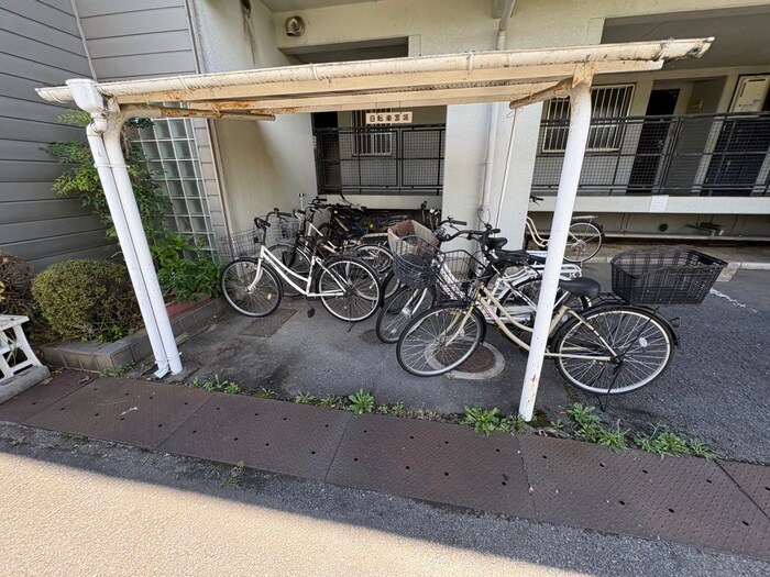 物件外観写真6　(駐輪場)