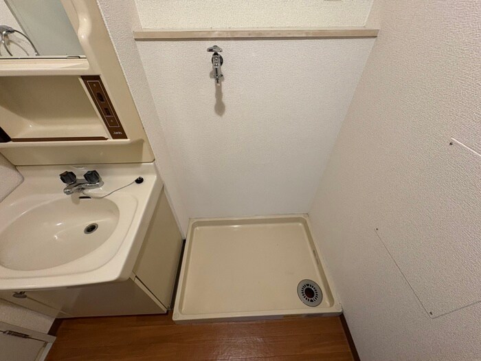 物件内観写真12　(洗濯機置場)