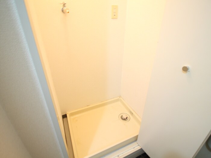 物件内観写真14　(洗濯機置場)