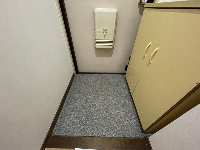 物件内観写真6　(玄関)