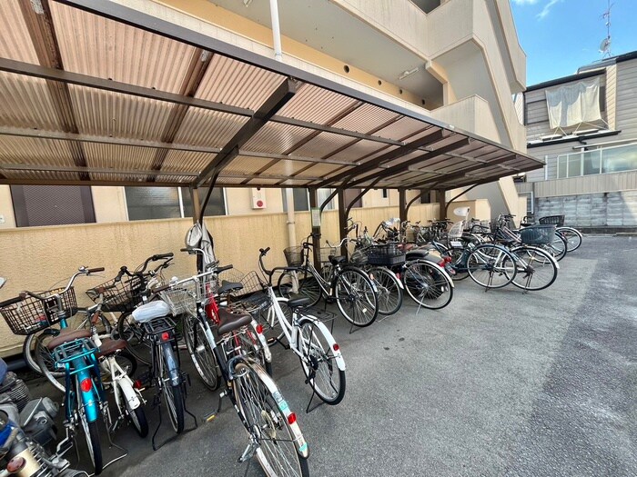物件外観写真5　(駐輪場)