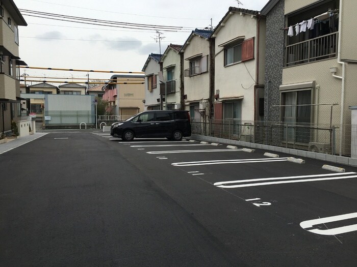 物件外観写真3　(駐車場)