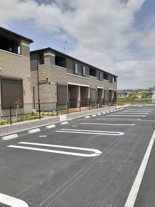 物件外観写真2　(駐車場)