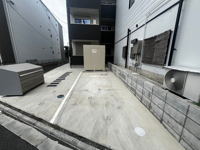 物件外観写真5　(駐車場)