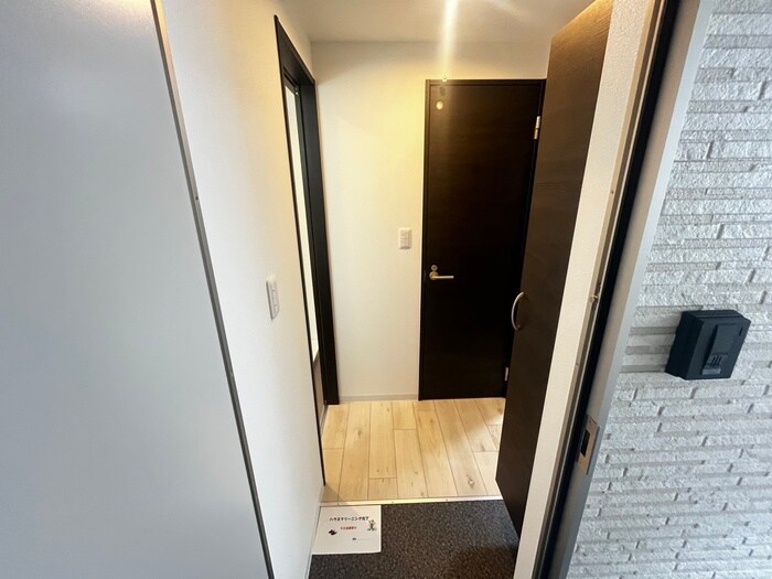 物件内観写真16　(玄関)