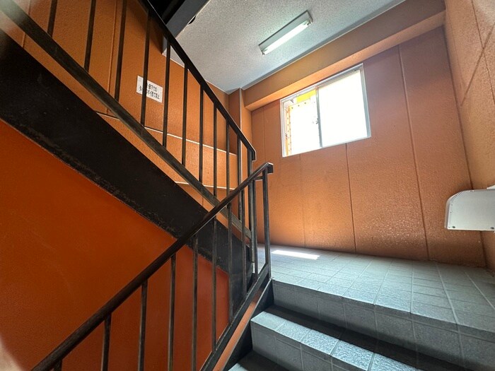 物件外観写真5　(エントランス部分)