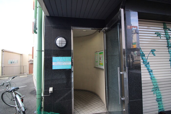 物件外観写真6　(エントランス部分)