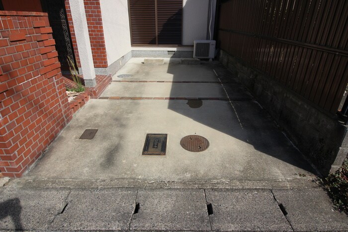 物件外観写真2　(駐車場)