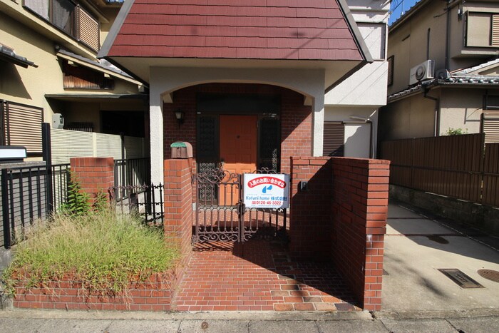 物件外観写真4　(エントランス部分)