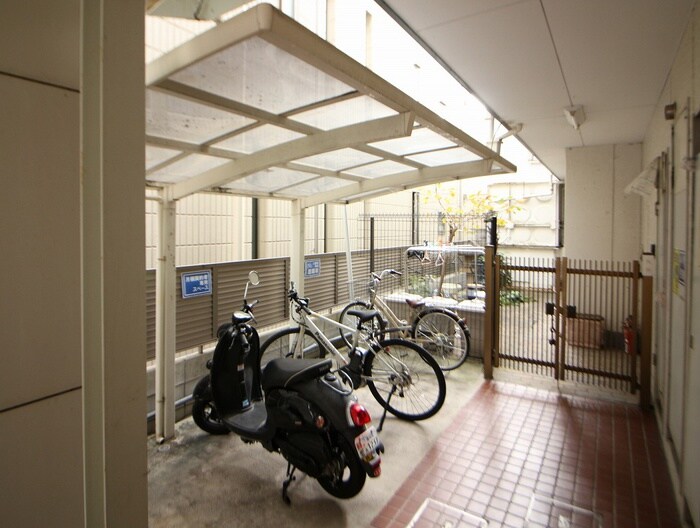 物件外観写真4　(駐輪場)