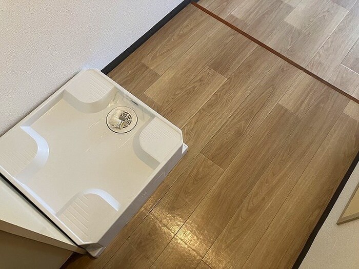 物件内観写真10　(洗濯機置場)