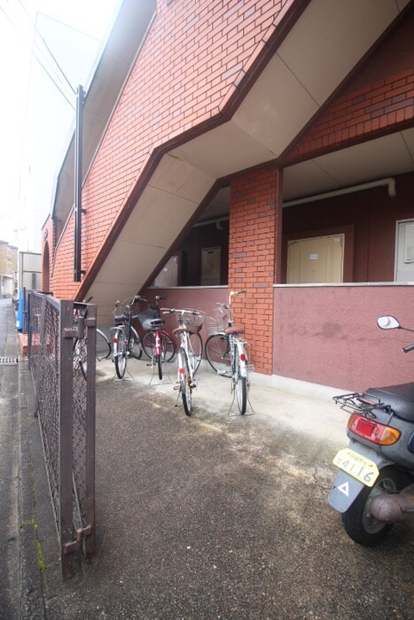 物件外観写真3　(駐輪場)