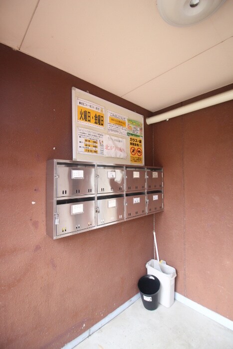 物件外観写真4　(エントランス部分)